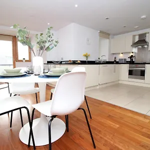 Apartment No 1 Under The Clock By Ssw - 1br, Right In The Centre, Sleeps 4, Cardiff
